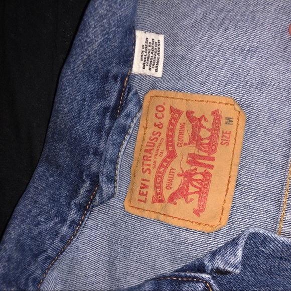LEVIS - Classic Men’s Vintage Fit Trucker Jacket - Picture 7 of 10
